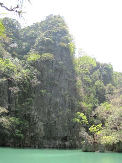 Tham Lod sea cave