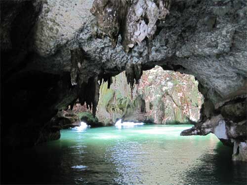 Tham Lod sea cave